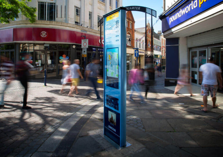 Gravesend-way-finding-monolith-signs-2