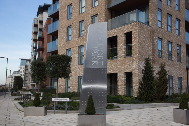 totem-signage-design